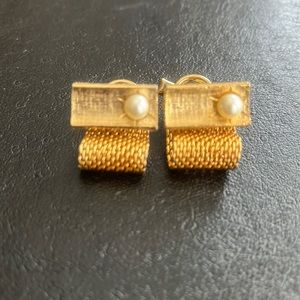Gold Cuff Links with Chain Design and Pearl Accent